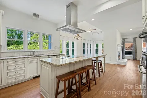 6123 Glen Manor Drive Charlotte NC 28269