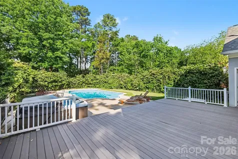 6123 Glen Manor Drive Charlotte NC 28269