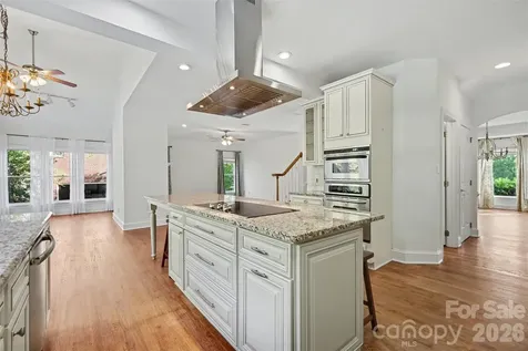 6123 Glen Manor Drive Charlotte NC 28269