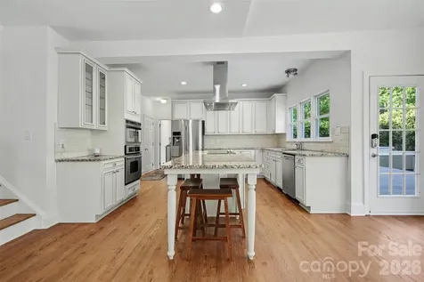 6123 Glen Manor Drive Charlotte NC 28269