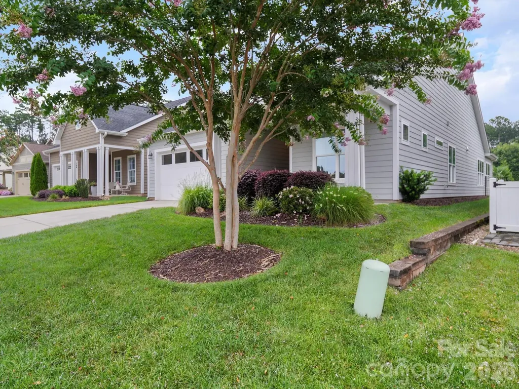 253 Stone Mountain Way Denver NC 28037