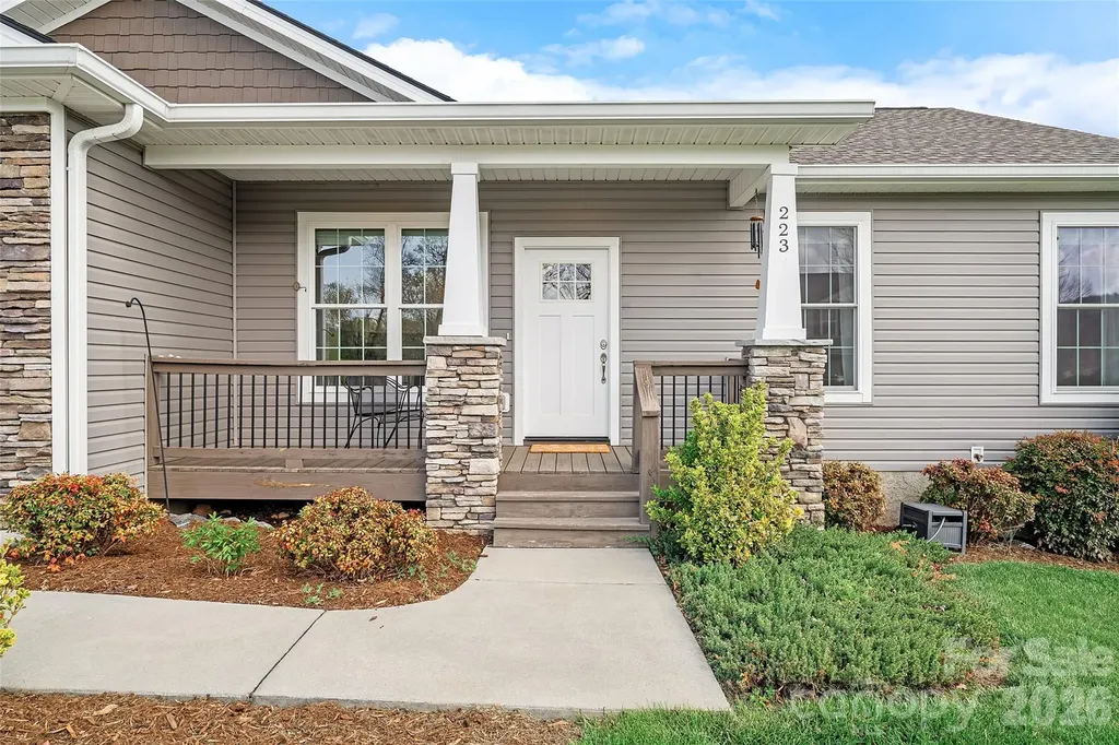 223 River Breeze Lane Etowah NC 28729