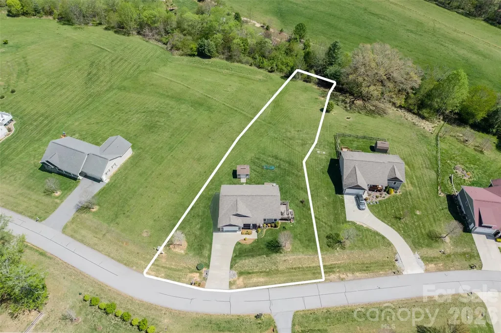 223 River Breeze Lane Etowah NC 28729