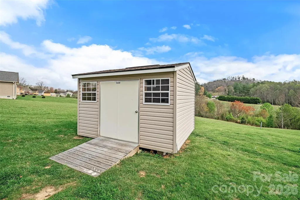 223 River Breeze Lane Etowah NC 28729