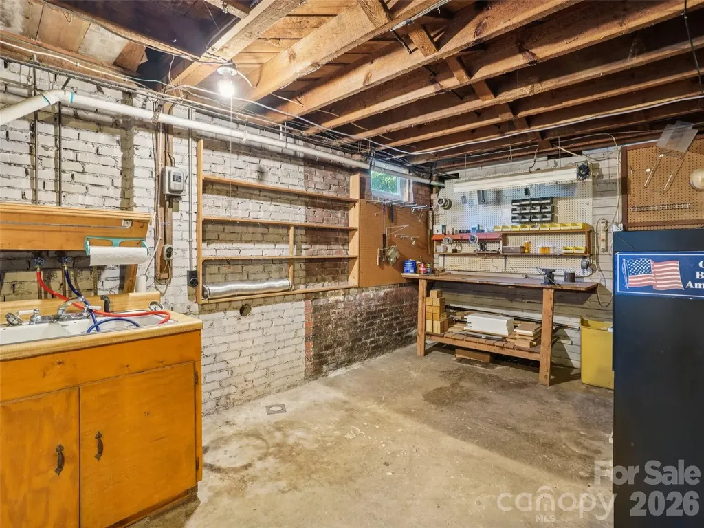 28 Kensington Drive Asheville NC 28805