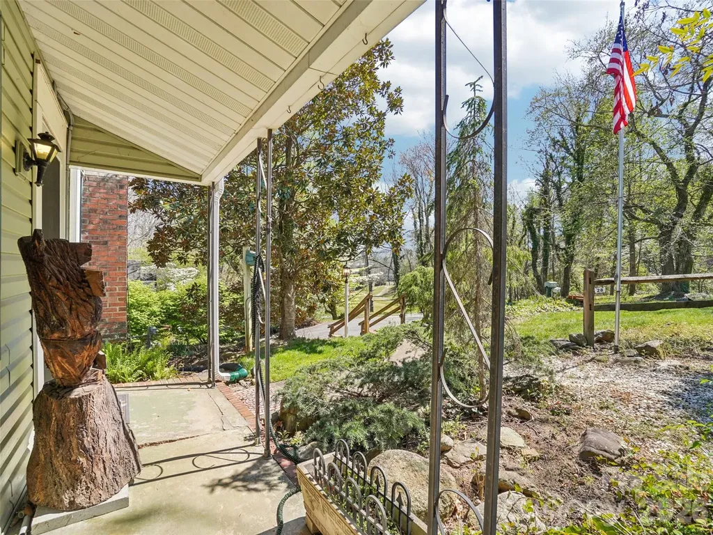 28 Kensington Drive Asheville NC 28805