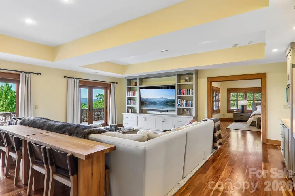 1072 Corsica Lane Saluda NC 28773