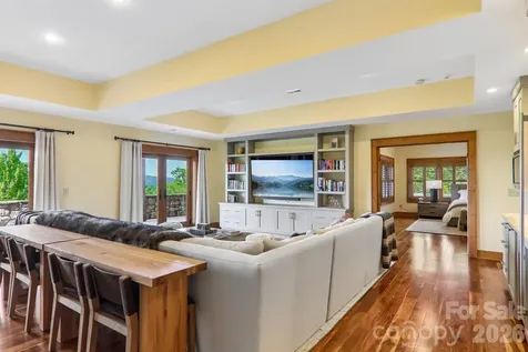 1072 Corsica Lane Saluda NC 28773