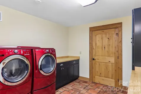 1072 Corsica Lane Saluda NC 28773