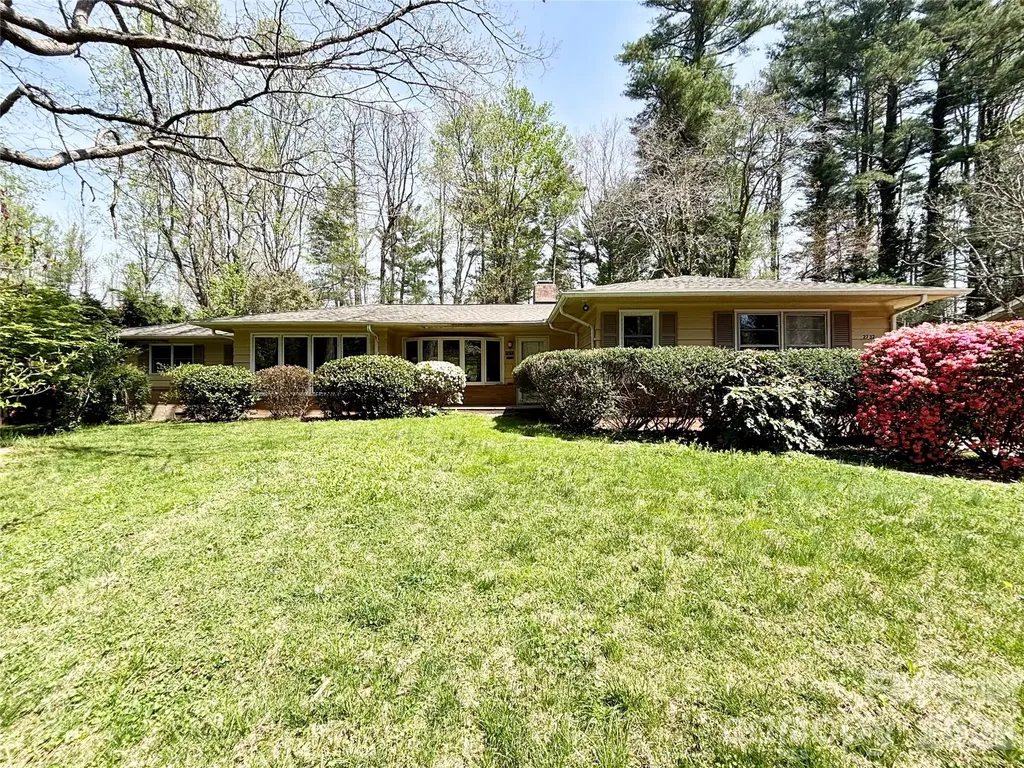 2732 Holly Hill Drive N Hendersonville NC 28791