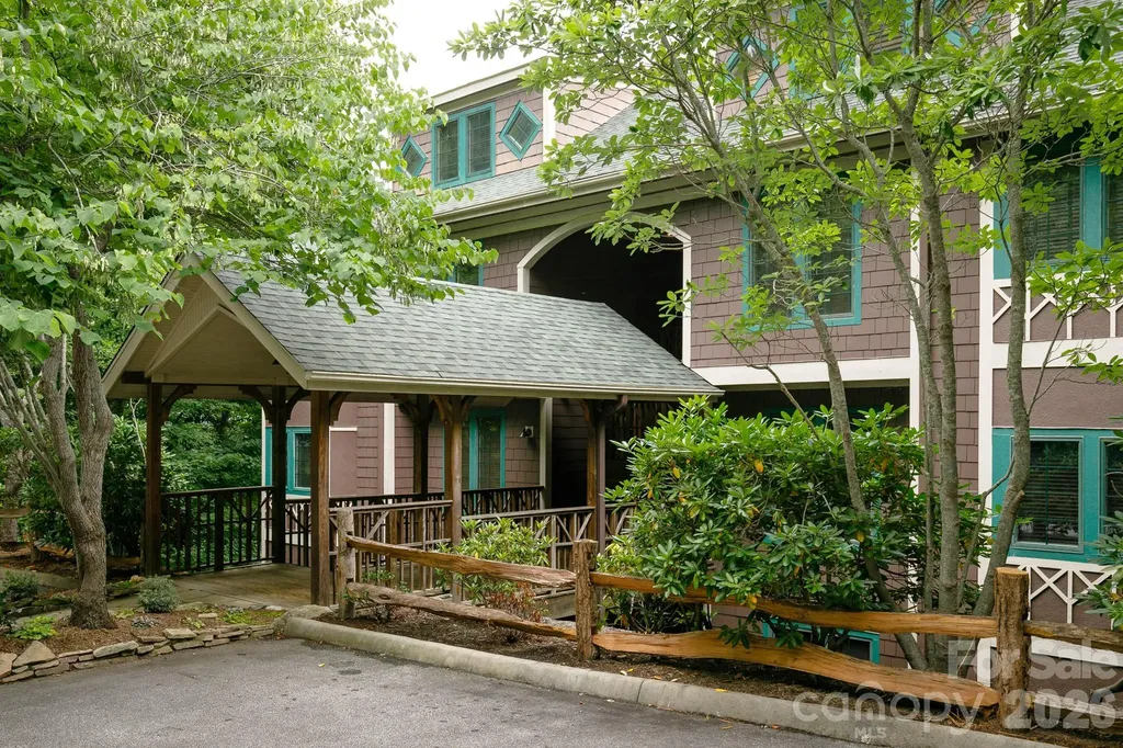 222 Creekside Way Burnsville NC 28714