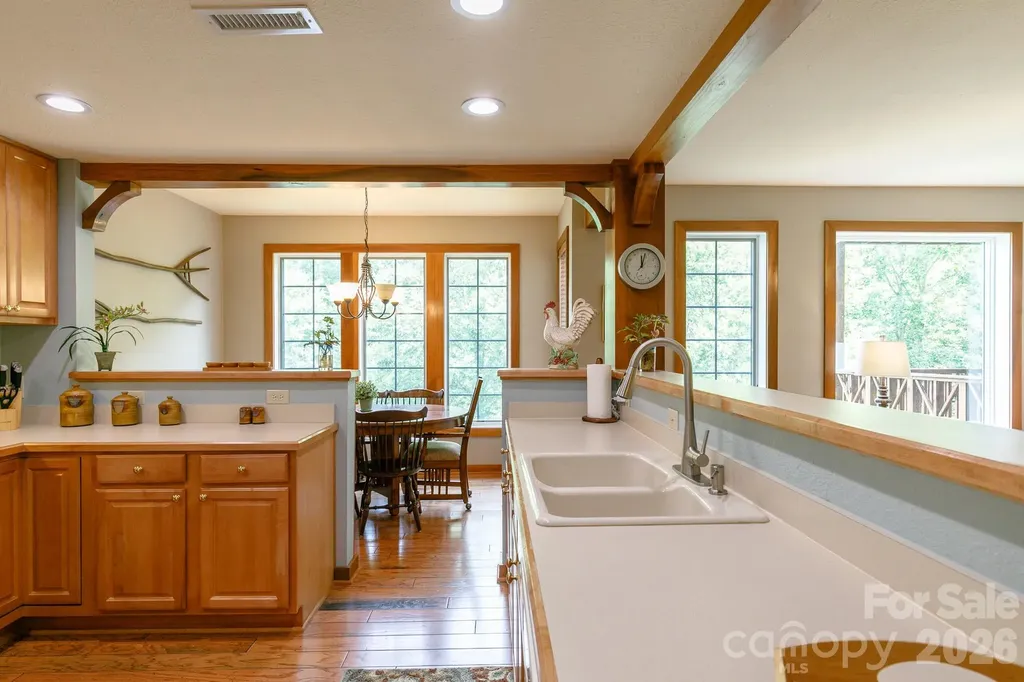 222 Creekside Way Burnsville NC 28714