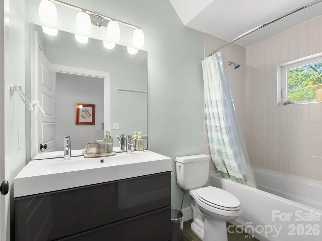 46 Rumbough Place Asheville NC 28806