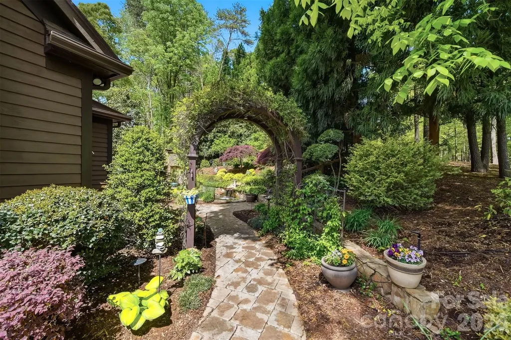 2748 Trent Drive NE Conover NC 28613