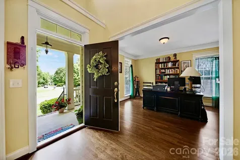 1512 Calvin Hal Road Lake Wylie SC 29710