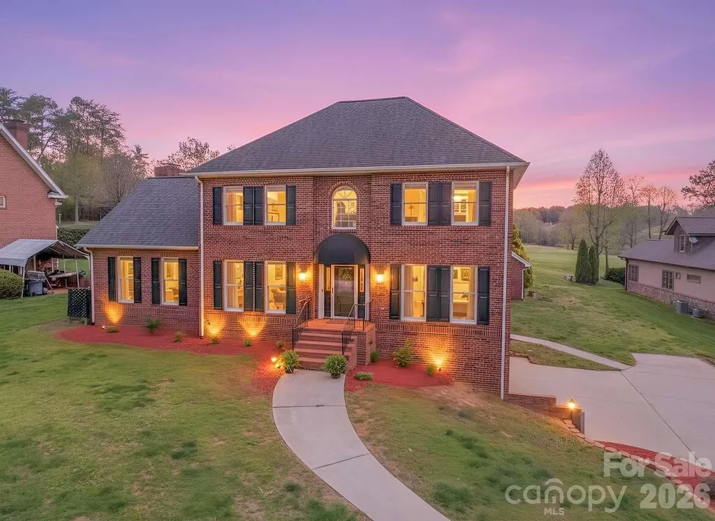 3811 Pinecrest Drive NE Hickory NC 28601