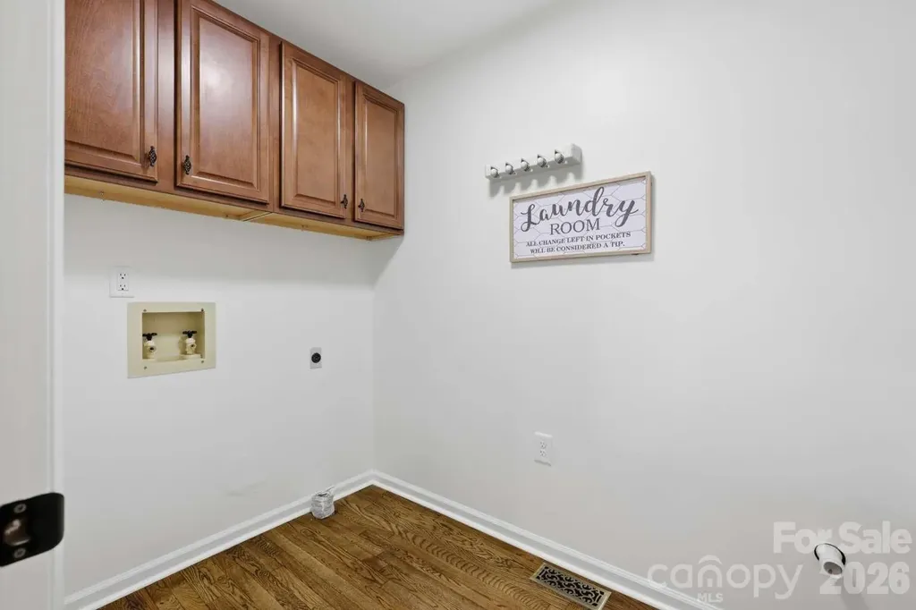 3811 Pinecrest Drive NE Hickory NC 28601