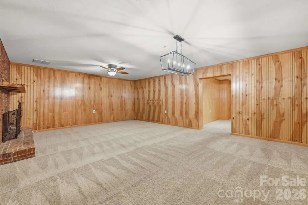 3811 Pinecrest Drive NE Hickory NC 28601