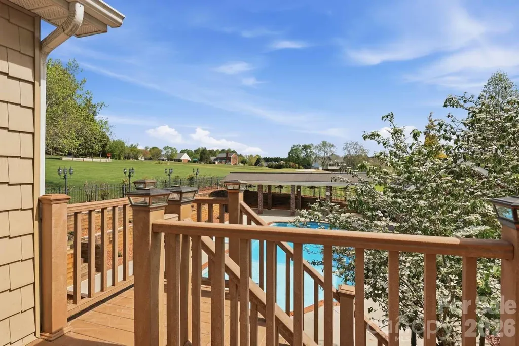 3811 Pinecrest Drive NE Hickory NC 28601