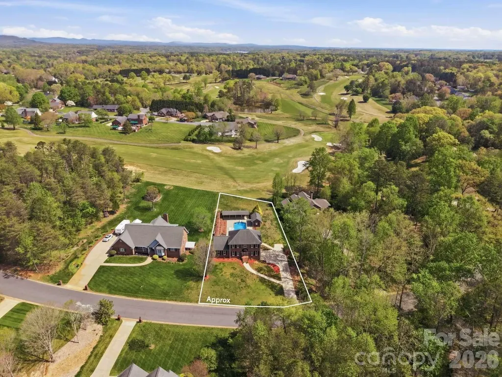 3811 Pinecrest Drive NE Hickory NC 28601