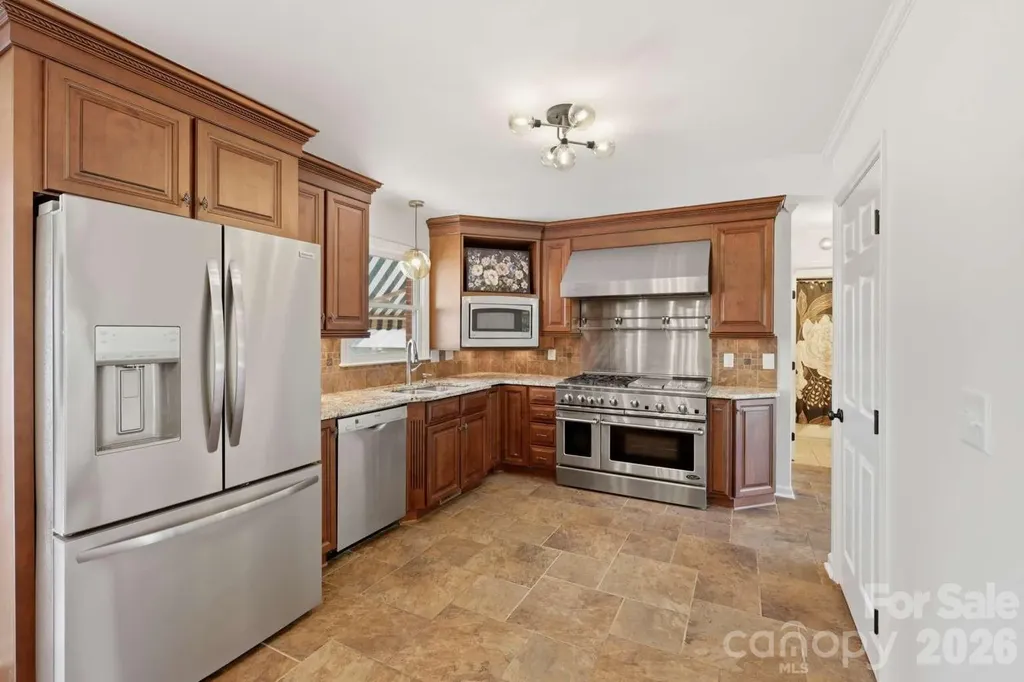 3811 Pinecrest Drive NE Hickory NC 28601