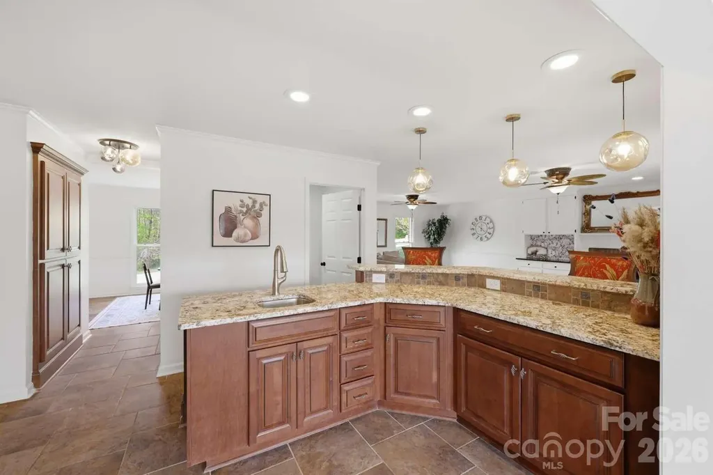 3811 Pinecrest Drive NE Hickory NC 28601