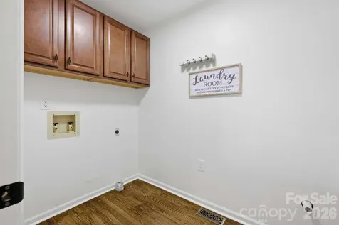 3811 Pinecrest Drive NE Hickory NC 28601