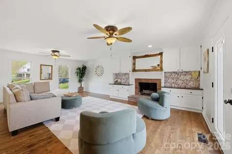 3811 Pinecrest Drive NE Hickory NC 28601