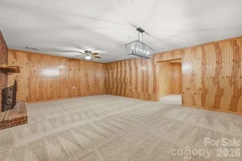3811 Pinecrest Drive NE Hickory NC 28601