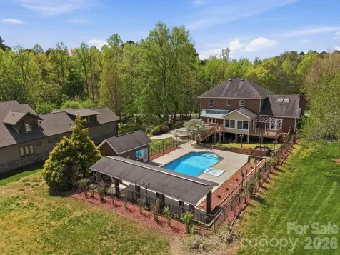3811 Pinecrest Drive NE Hickory NC 28601