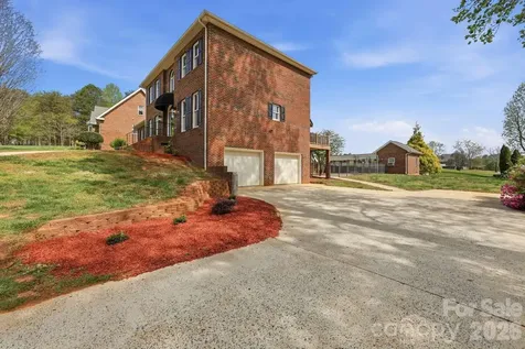 3811 Pinecrest Drive NE Hickory NC 28601