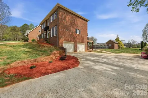 3811 Pinecrest Drive NE Hickory NC 28601