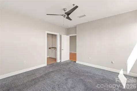 333 W Trade Street Charlotte NC 28202