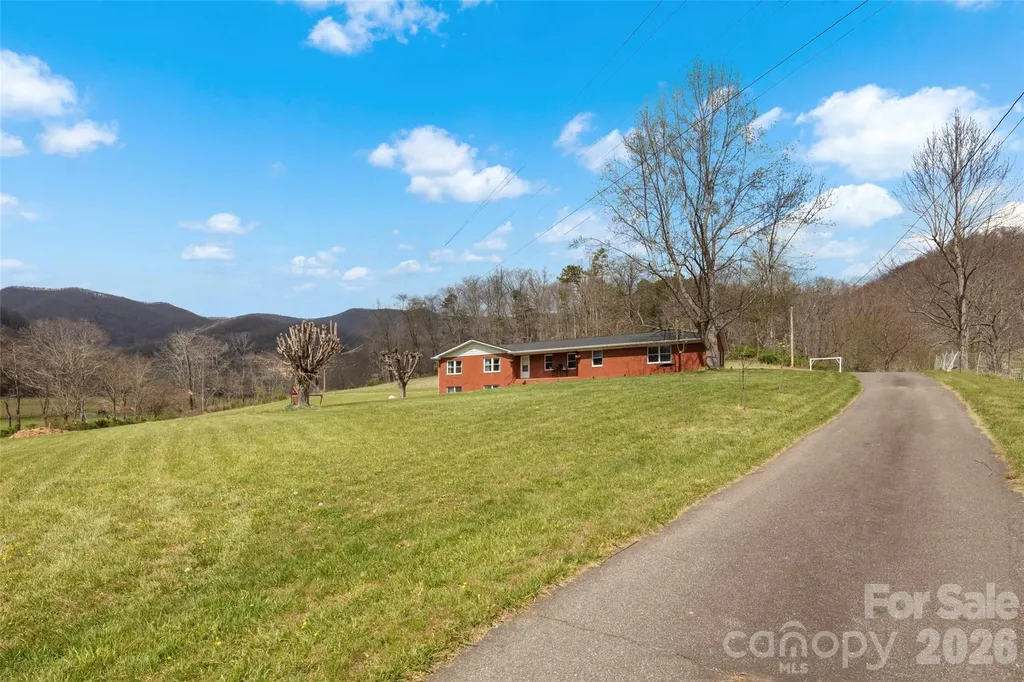 17 Boyd Cove Road Leicester NC 28748