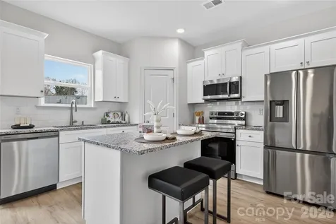 2807 17th Street Court NE Hickory NC 28601