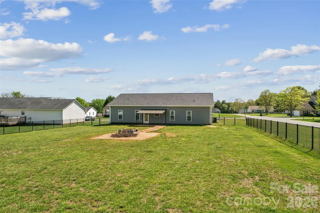 105 E Dundee Court Statesville NC 28625