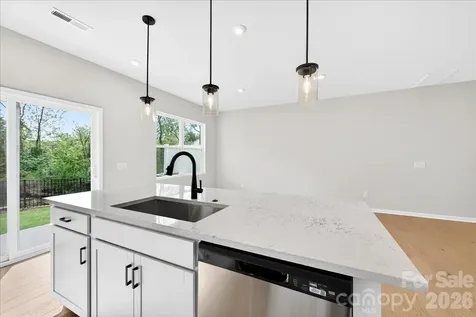 6053 Longar Lane Charlotte NC 28269
