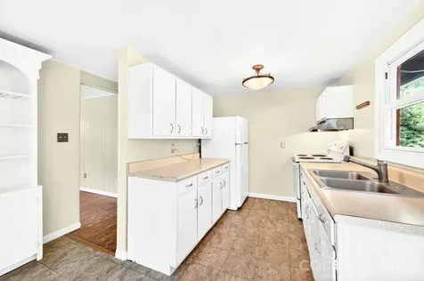 138 Brooklyn Road Asheville NC 28803