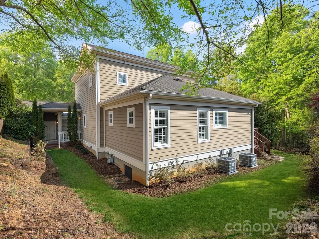1672 Olmsted Drive Asheville NC 28803