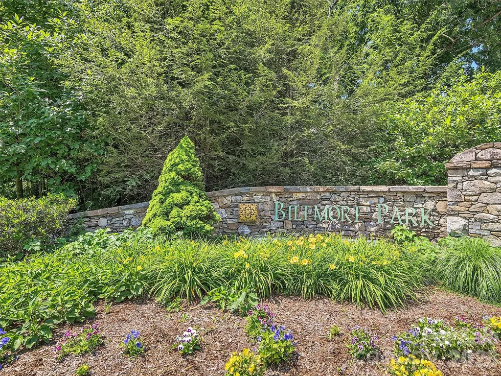 1672 Olmsted Drive Asheville NC 28803