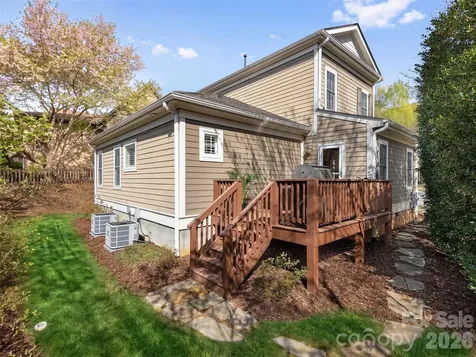 1672 Olmsted Drive Asheville NC 28803