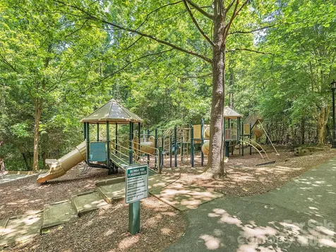 1672 Olmsted Drive Asheville NC 28803