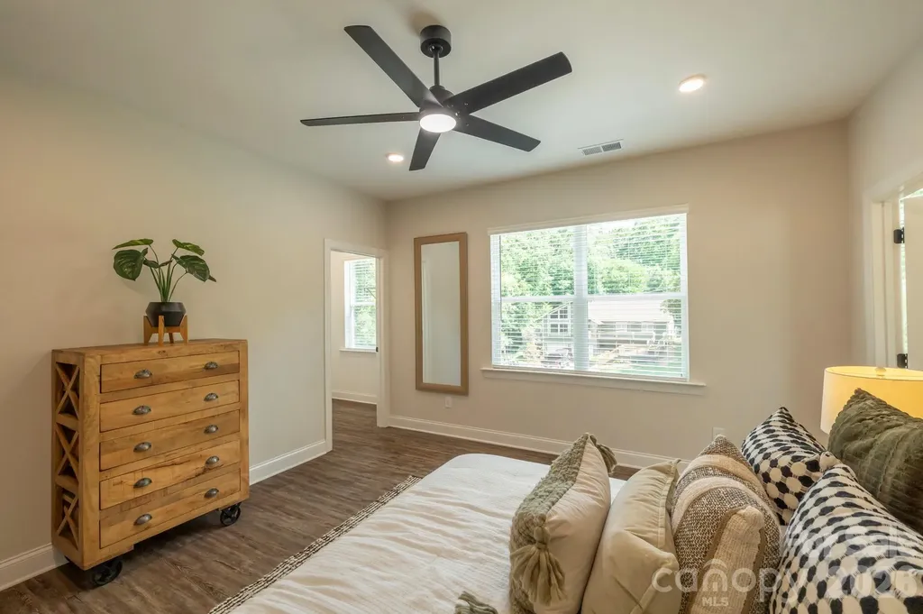 1915 Dove Drive Charlotte NC 28214