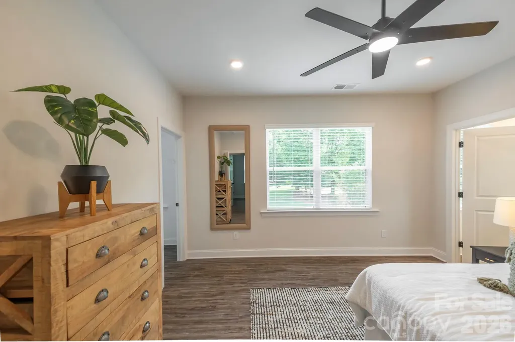 1915 Dove Drive Charlotte NC 28214