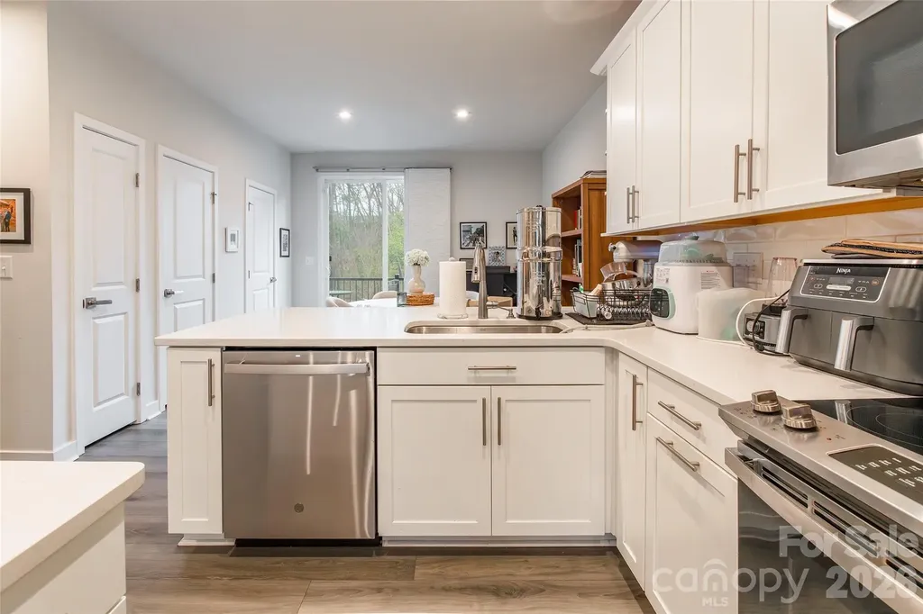 924 Broad River Lane Charlotte NC 28211