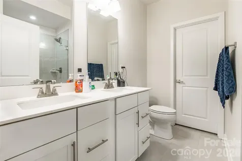 924 Broad River Lane Charlotte NC 28211