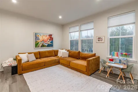 924 Broad River Lane Charlotte NC 28211