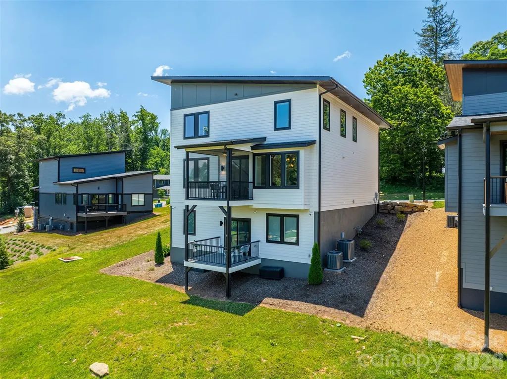 303 Iron Ridge Loop Asheville NC 28806