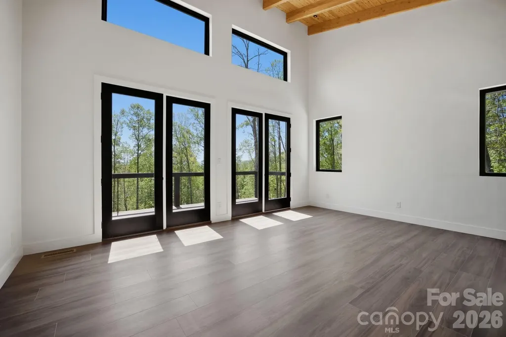 102 Sandpiper Palisades Street Hendersonville NC 28792