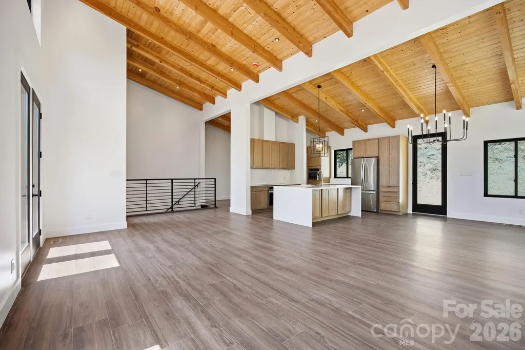 102 Sandpiper Palisades Street Hendersonville NC 28792